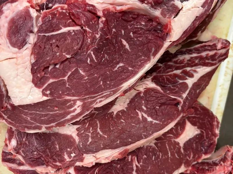 Côtes de bœuf à l’os, avant passage au gril