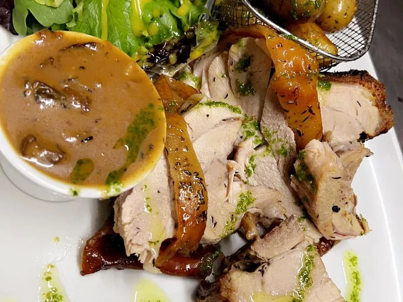 Rôti tranché, légumes du moment et jus