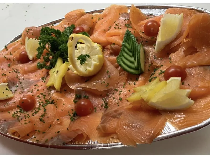 Grand plateau de saumon fumé et citron